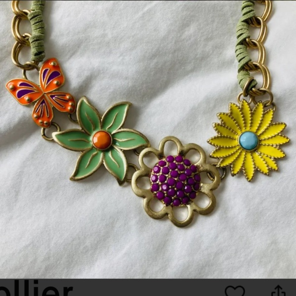 LIA SOPHIA Flower Necklace!!! Like NEW!!!